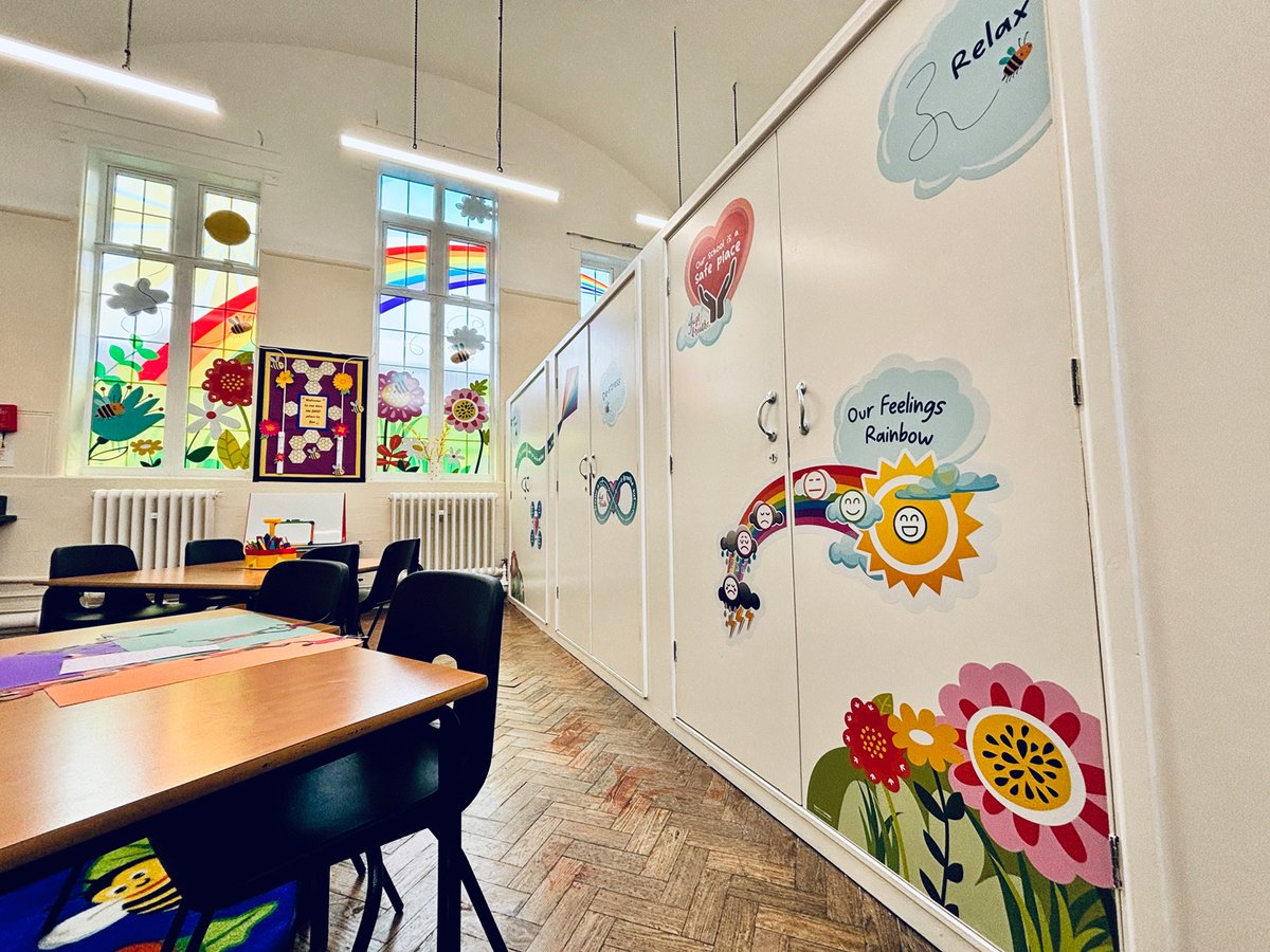 twothirdsdesign's tweet image. Graiseley Primary School's The Hive Nurture Room #windowvinyl #walldisplays #nurtureroom #wellbeing #boxbreathing