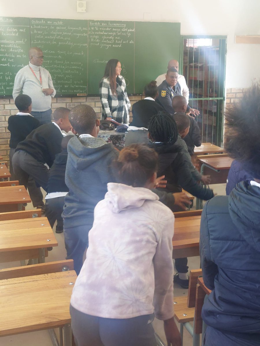 SAPoliceService's tweet image. #sapsNC The Kimberley SAPS FCS Unit and the Douglas SAPS Social Crime Prevention visited  Bongani and Bucklands Primary schools on 30/05 as part of #ChildProtectionWeek2024.
The team addressed more than 250 learners regarding bullying, sexual offences, substance abuse, and school