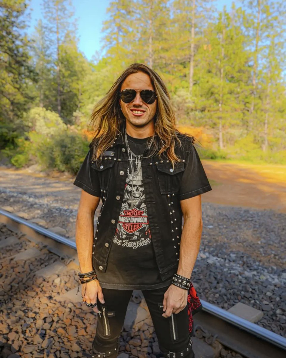 DannySniderVox's tweet photo. BREAKING NEWS🚨

I am absolutely THRILLED to announce that Grave Mistake has signed with a BRAND NEW record Label; License 2 Drive Records!!!

This new era for the band is going to be absolutely monumental, and I can't wait for the world to see what's to come!

-Danny Snider https://t.co/iYlnUacQPV