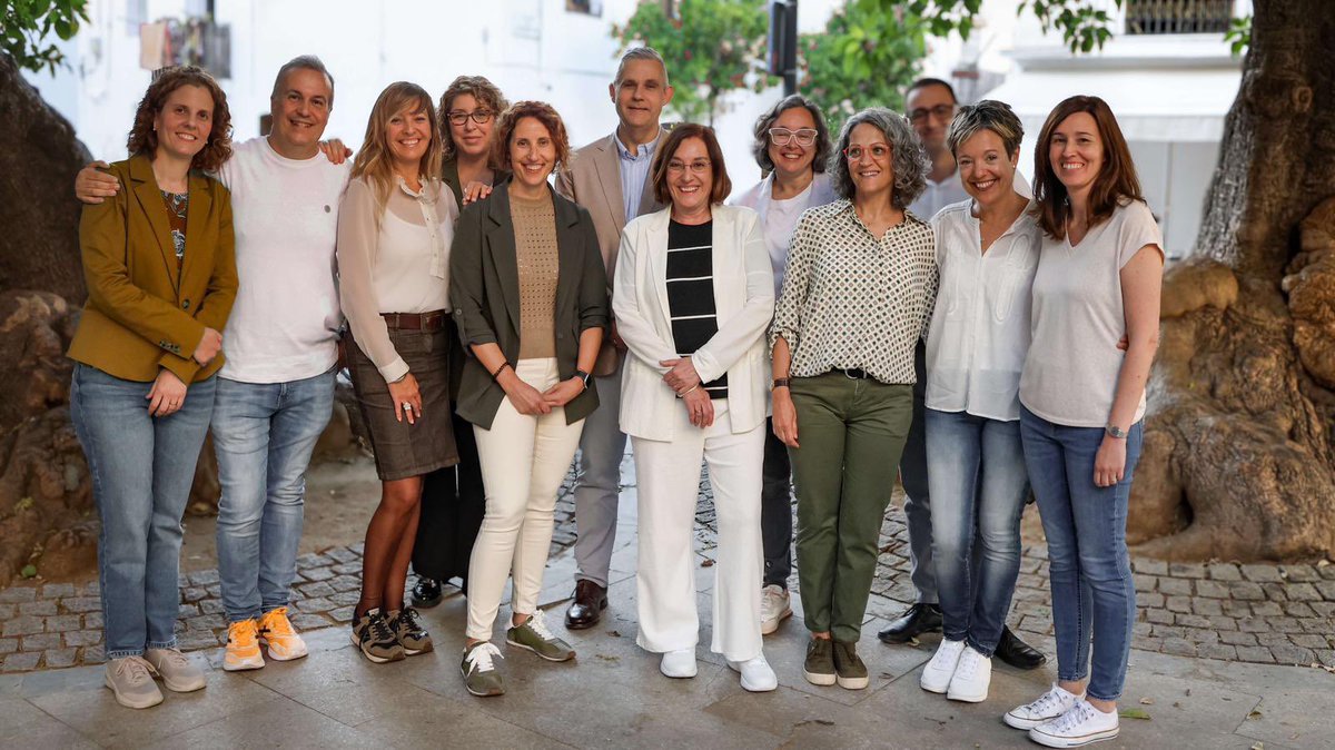 Glòria Jodar (@gloriajodar) on Twitter photo Bon dia Infermeres!
M'il•lusiona encapçalar la candidatura #TotesSomCOIB
amb un equip que comparteix i situa
“les cures” en el centre de les nostres accions.
Fem créixer la professió
amb autenticitat, imaginació i lideratge!
50.000 mirades infermeres!
<a href="/TotesSomCOIB/">TotesSomCOIB</a> Bon dia Infermeres!
M'il•lusiona encapçalar la candidatura #TotesSomCOIB
amb un equip que comparteix i situa
“les cures” en el centre de les nostres accions.
Fem créixer la professió
amb autenticitat, imaginació i lideratge!
50.000 mirades infermeres!
<a href="/TotesSomCOIB/">TotesSomCOIB</a>