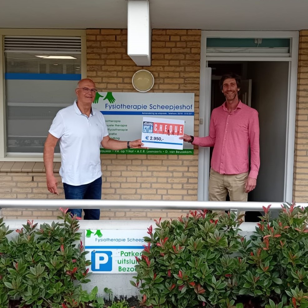 JFSCUtrecht's tweet photo. #Donatie🎉| Arie Brouwer werkte met veel plezier 44 jaar als fysiotherapeut. Bij zijn afscheid vroeg hij een bijdrage voor het Jeugdfonds Sport &amp; Cultuur Utrecht i.p.v. cadeautjes. Zijn initiatief leverde het mooie bedrag op van € 2950,-! Lees verder op➡️ https://t.co/2gIrhYi8I7 https://t.co/d56pbUevIK