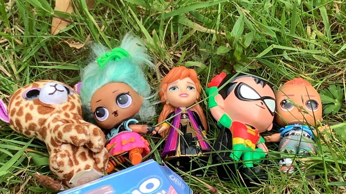 GraceAshen57421's tweet photo. Yesterday, was the last day of school in Clearwater academy🥳. We went outside to play around and eat food.😁🍪
☀️🌻 #Clearwateracademy #lastdayofschool #Secondaryschool #Toys https://t.co/widBb3KWfI
