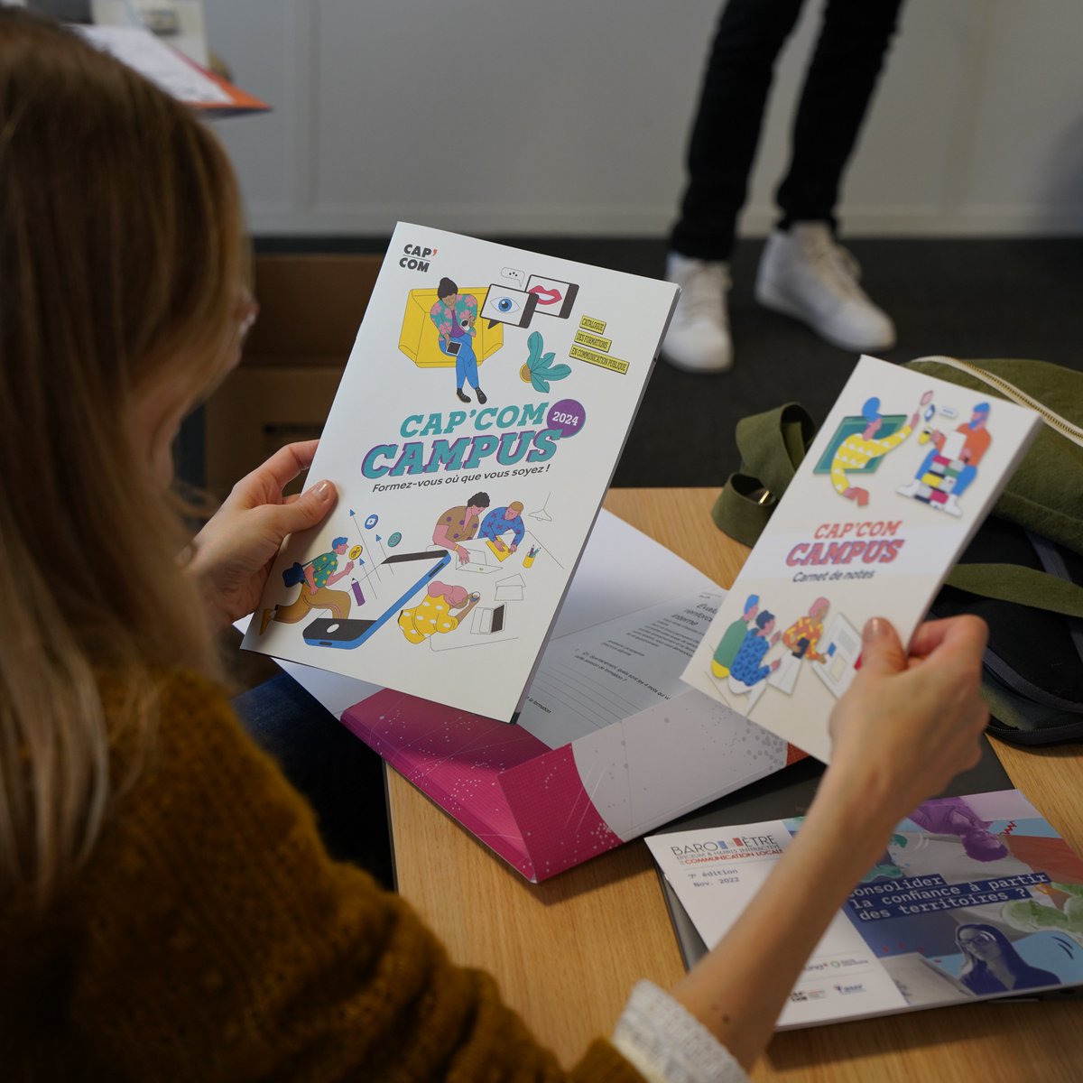 cap_com's tweet photo. Préparez dès à présent votre rentrée formation, et partez en congés l'esprit tranquille ! ⛱️🛟
+ de 2️⃣0️⃣ formations proposées en septembre, en ligne ou en présentiel : #comnumérique, #markterr, #cominterne, #éditorial, #comresponsable, #IA... 🛜🤝
👉 https://t.co/VxLMNLfT4n https://t.co/A6LqRTkSSS
