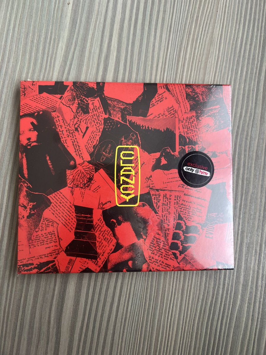 TYSDRAGON's tweet image. giving away my spare hmv exclusive clancy cd!

you can enter internationally, all you have to do is:
- follow me
- RT this tweet 

i’ll announce a winner on the 6th of june!