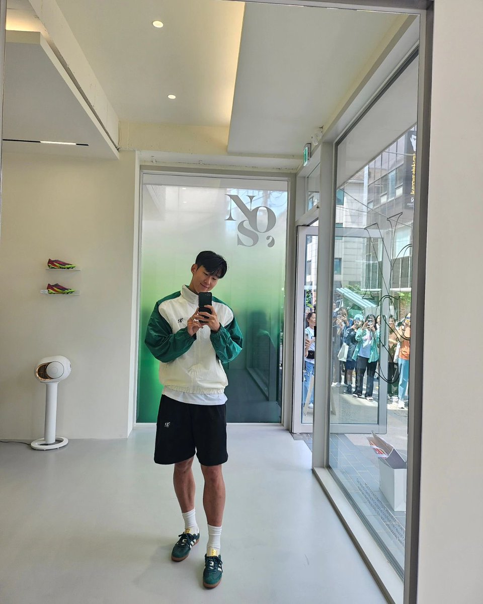 hoonpom's tweet photo. 얘들아 
김승훈이랑 손흥민 사귀는 거 모두가 아는데
손흥민만 모른대 https://t.co/81MtY4I7S4