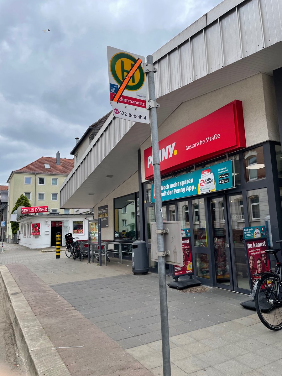 gini_meyer's tweet photo. @Stadt_BS 
Bald wird diese Baustelle drei Jahre alt!!! Wenn der Bus im August immer noch nicht fährt, backen meine Nachbarn und ich der Baustelle einen Kuchen 🥳 https://t.co/4CcPQCGsFD
