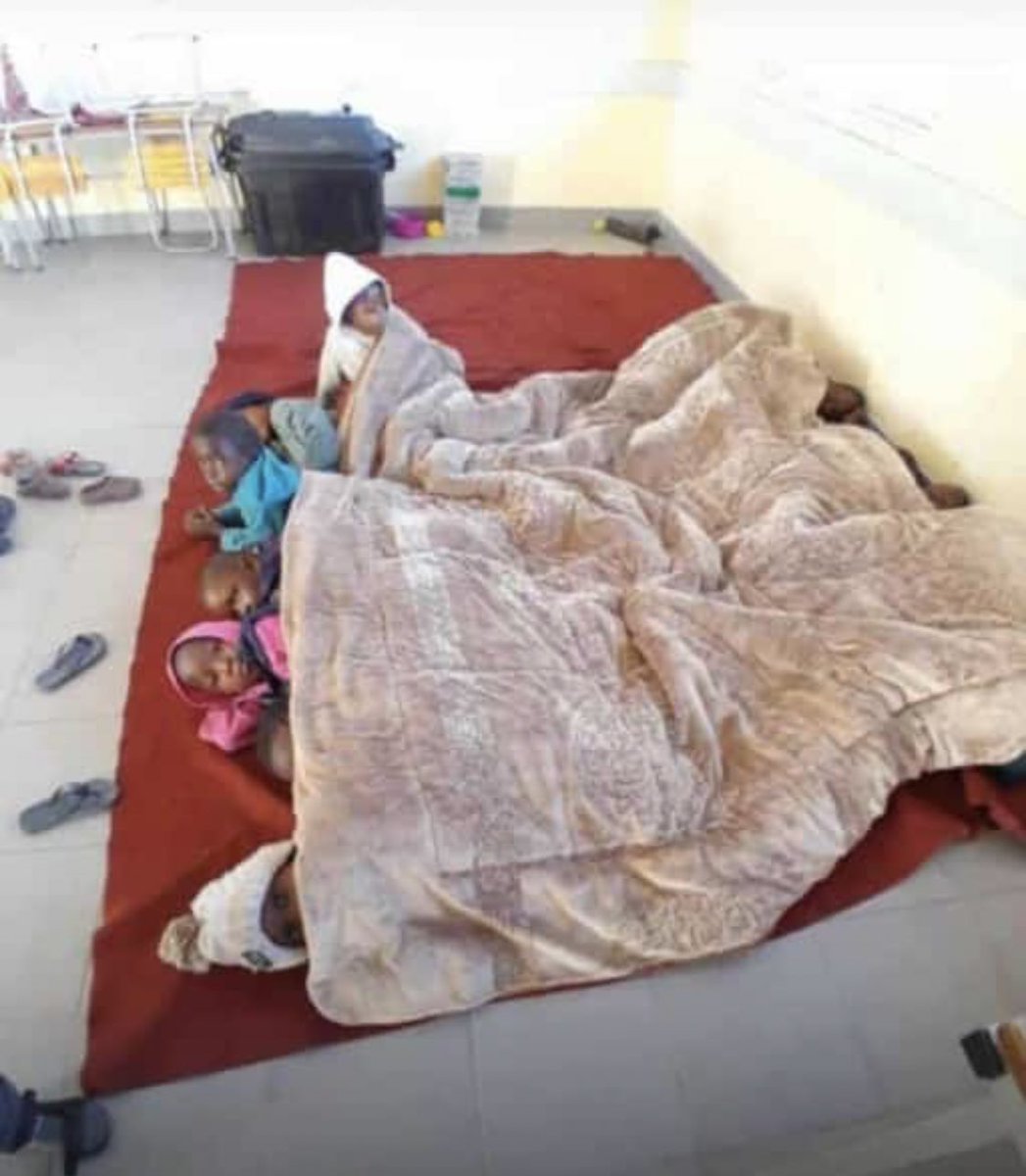 class_captain00's tweet image. When you have a double SLEEPING lesson with your bundle of joy 😎😁😁

👱🏿‍♀️Mungonena (Reporting): Miss openiike nguu tagono pedu!!!

Teacher: