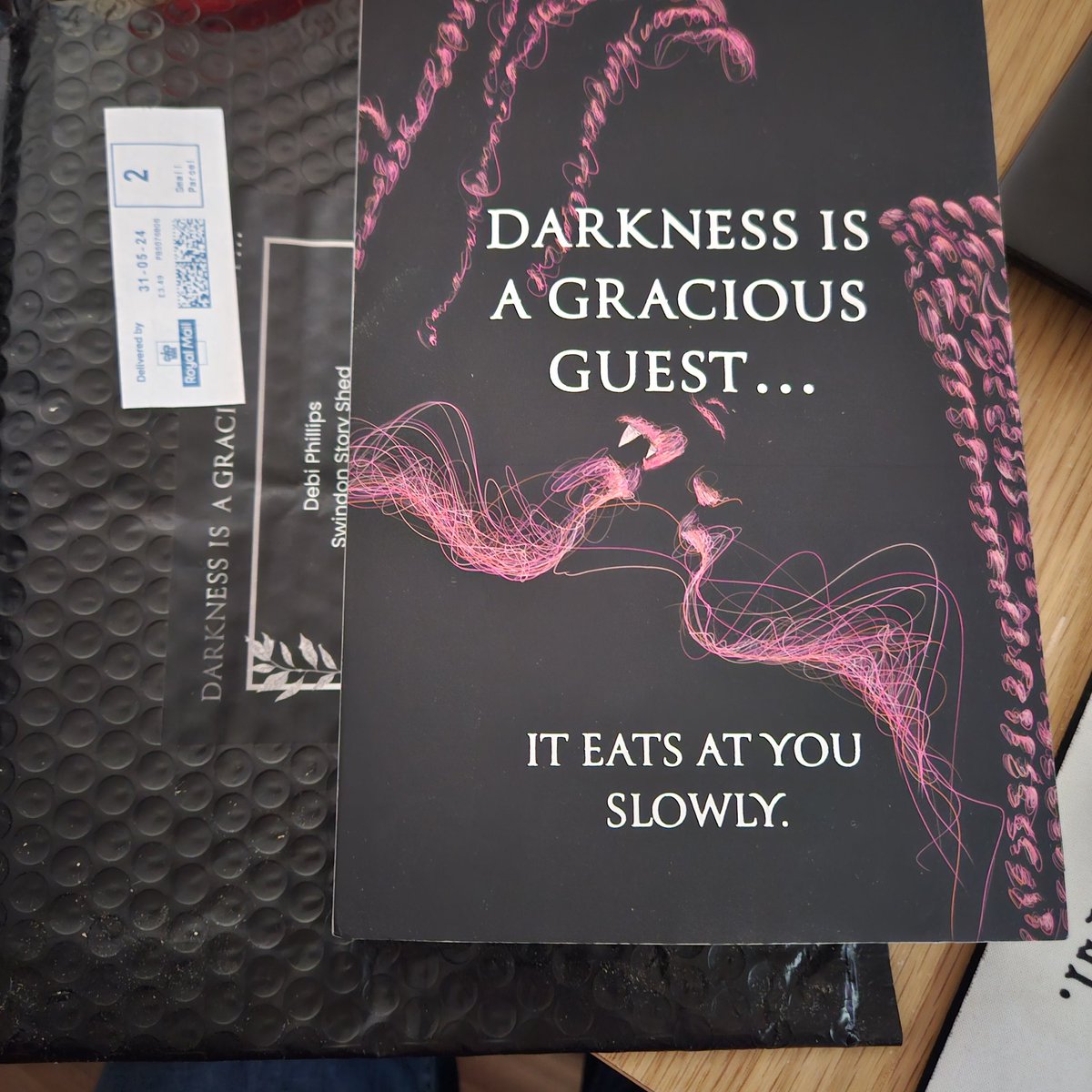 DebiReads's tweet photo. Exciting book post from @HCGScoop - if anyone needs me I'll be temporarily unavailable...! 😲 https://t.co/fp9QoO2NrI