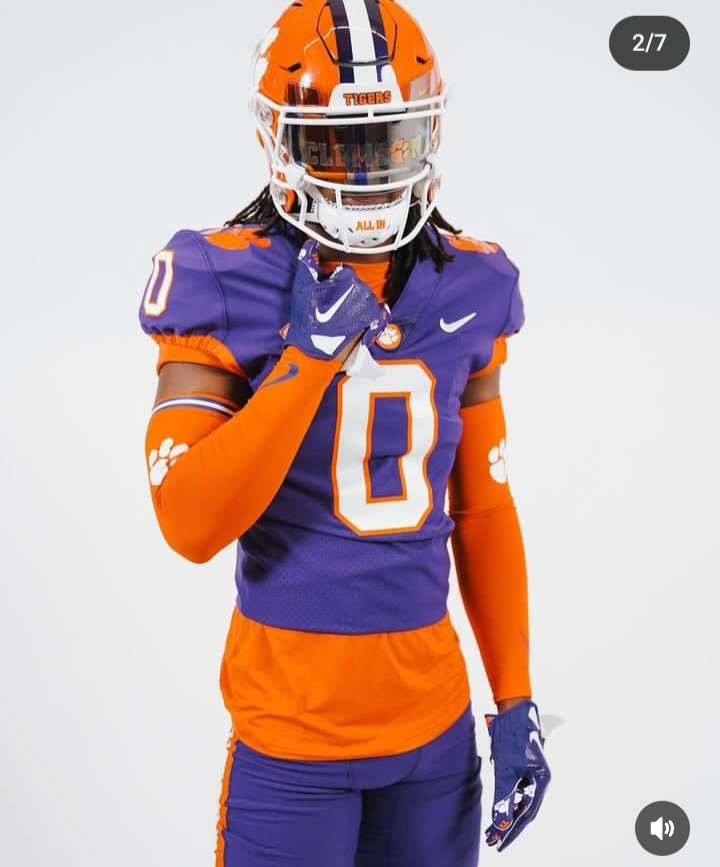 JackSwain100's tweet image. Monarch 25' 4* WR Samari Reed @ReedSamari at Clemson on his OV! #LabelBoyz #manchild @Coach_Davis3 @ConroyWhyte @KingMag58863619 @ChadSimmons_ @JohnGarcia_Jr