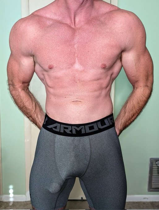 This happens too often when I'm working out https://t.co/fMFWPMs1eZ<a href="/tag/armpitselfie"class="tags"><span>#armpitselfie</span></a><a href="/tag/malearmpits"class="tags"><span>#malearmpits</span></a>