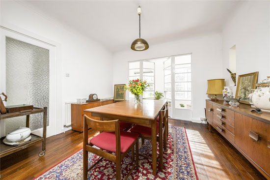 WowHauser's tweet photo. Quite something, this 1930s art deco house in Worcester Park, Surrey, is one of the most architecturally interesting houses around and is now back on the market with a new agent a reduced price from its first listing. Although still a pricey affair. https://t.co/p7sHj13nl0 https://t.co/ZqvnRnujt3