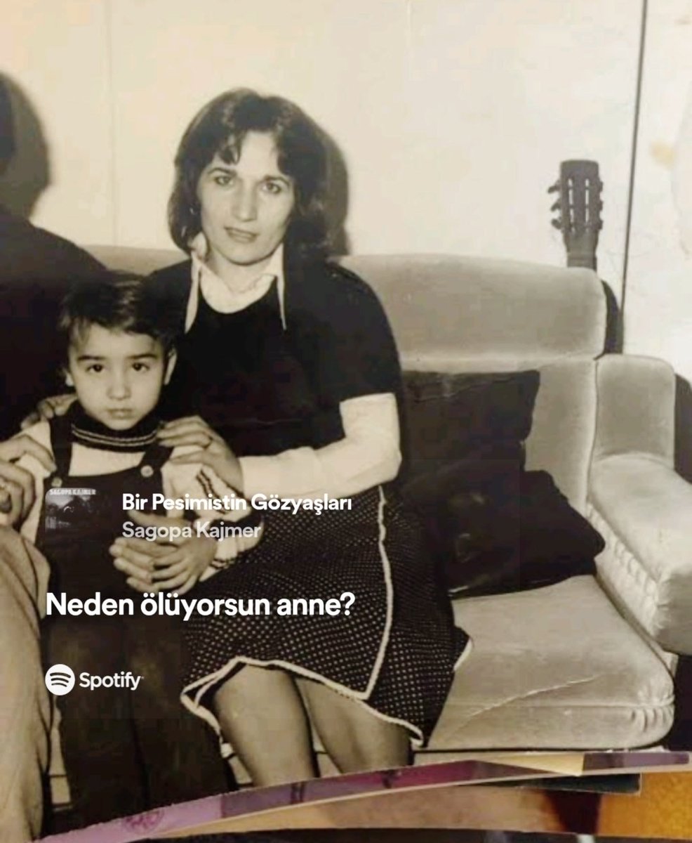 1YeraltiSakini's tweet photo. Sagopa Kajmer'in annesi Serpil Özyavuz akciğer kanserinden dolayı vefat etmiştir başın sağolsun abim https://t.co/fO8sKuWZub