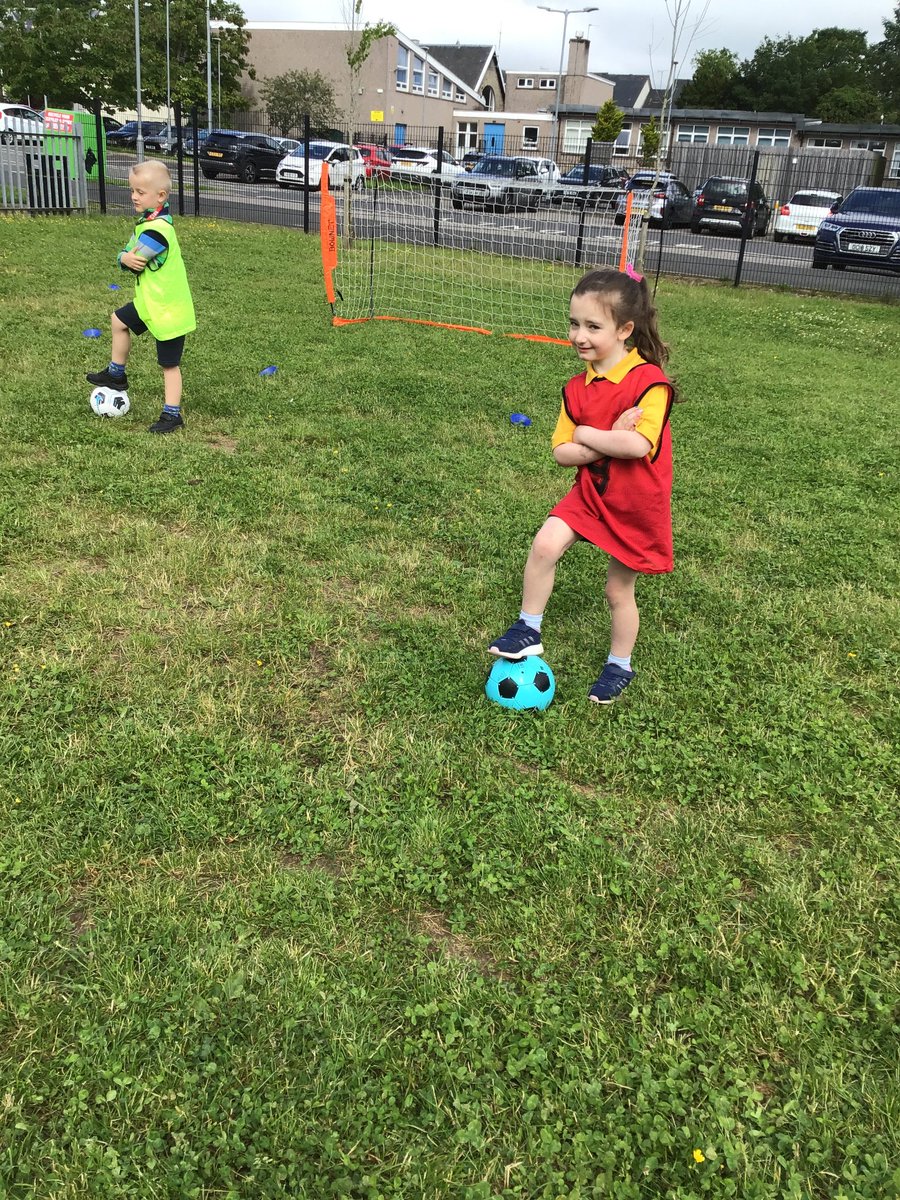 EagleshamPS's tweet photo. Try a Sport Week has kicked off at EPS! P1 had a blast learning new football skills. A big thanks to our visiting coach! #TryASportWeek #TeamEPS #EPSCommunity https://t.co/0IvyJvus16