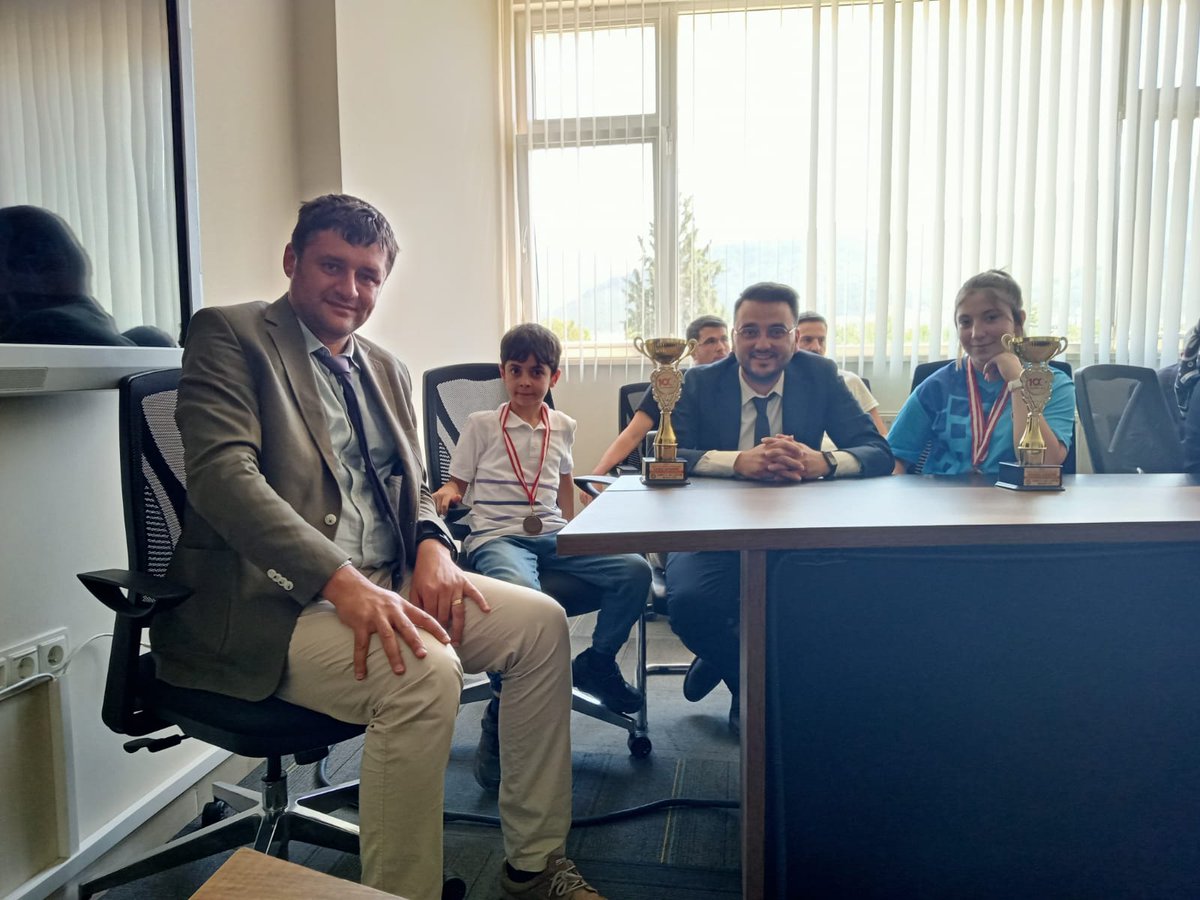 Esma Şaylıca,Rize'de gerceklestirilen Zeka oyunları Türkiye sampiyonasinda mangala kategorisinde Türkiye 14.sü oldu.  Takım olarak da Türkiye 3.sü olan Denizli ekibine yüksek puan ile katkı sağladı. İl Müdürümüz sayın <a href="/emre_caliskan/">Emre Çalışkan</a> bizi makamında ağırladı.
<a href="/denizlimem/">Denizli İl Millî Eğitim Müdürlüğü</a> <a href="/kalemem20/">Kale İlçe Milli Eğitim Müdürlüğü</a>