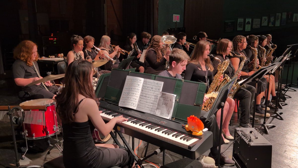 École secondaire catholique E.J. Lajeunesse tweet media