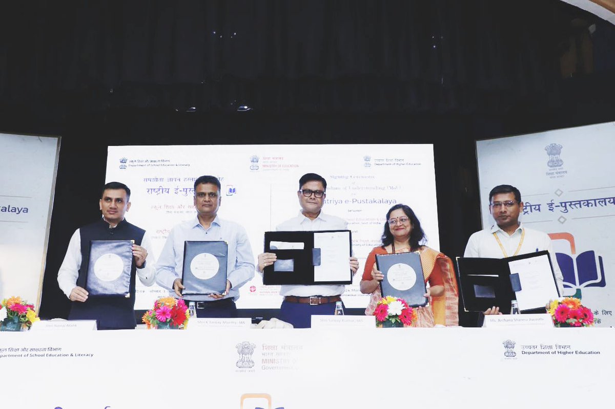 EduMinOfIndia's tweet photo. The Department of School Education & Literacy, Ministry of Education, Government of India, signed an MoU with the National Book Trust under the aegis of Department of Higher Education, Ministry of Education in New Delhi today to create an institutional framework for the Digital Library Platform, Rashtriya e-Pustakalaya.

Read more: https://t.co/YW33ZYSU69