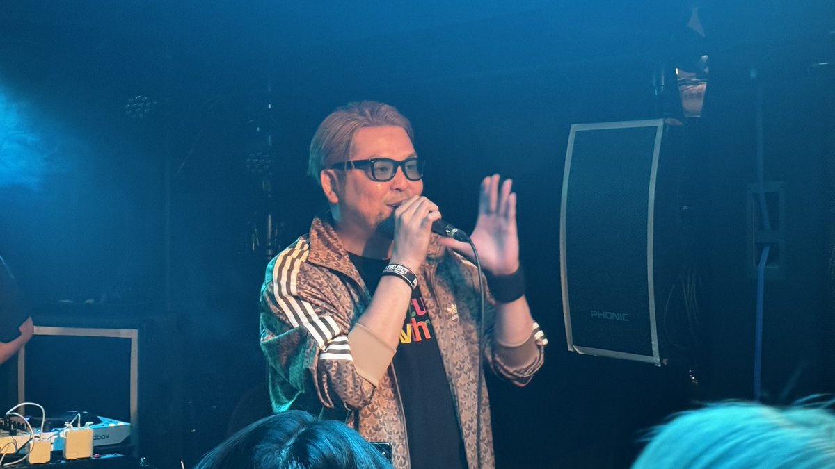 nakataka_c's tweet photo. 一昨日の土曜日、久々にライブ会場へ足を運んで参戦。ホント楽しかった。お目当てまずはSunHigh"@SunHighii0SOUL7 "ライブ何回も観てるんだけど、今回、初めてゆっくり(?)話せる機会がありました。
#SunHigh #ふり----すたいる #雷音 https://t.co/PLdGO7bo3t