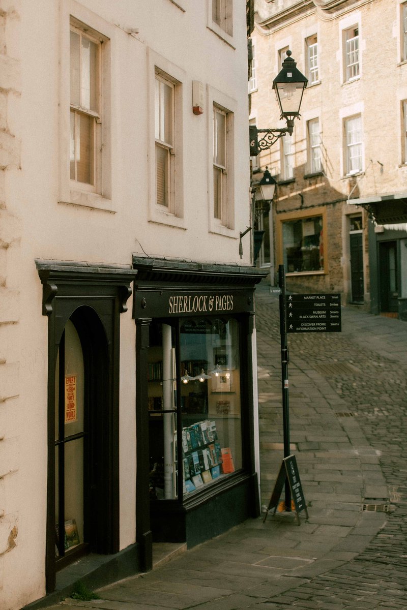 Anyone in Frome fancy popping in before 4.30pm + averting our worst day since Feb? Post market it seems the town is empty 😬 Or find us at sherlockandpages.com for a carefully curated selection of nature, landscape, history and heritage books (inc. fiction):