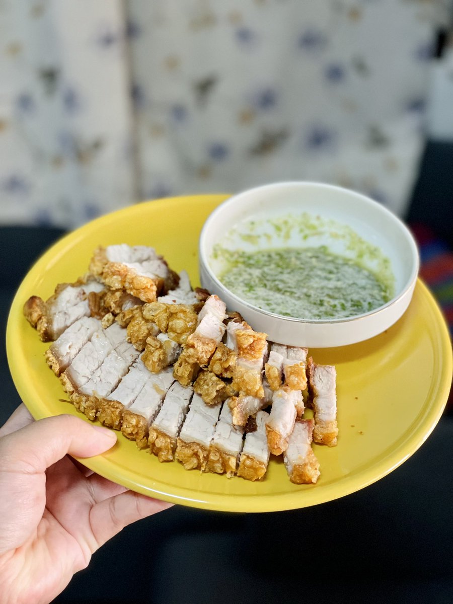 thingamabobs_c's tweet photo. วันจัดงาน รับสั่งอาหารคาวนะคะ
เรามีหมี่ไก่ฉีก(หมี่กล่อง) หมี่หมูกรอบ 
หมูกรอบน้ำจิ้มซีฟู้ด ข้าวคอหมูย่างจิ้มแจ่ว
#TGMBcafe https://t.co/iOfHKUUI7B