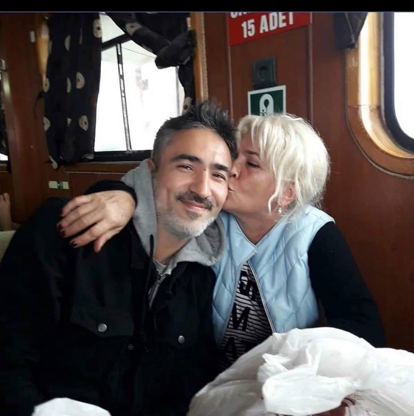 kaasvaaa's tweet photo. Başın sağ olsun abimm sabır diliyorum  @Sagopakajmerrap 🥺🙏🏻 https://t.co/riz3JgQKLQ