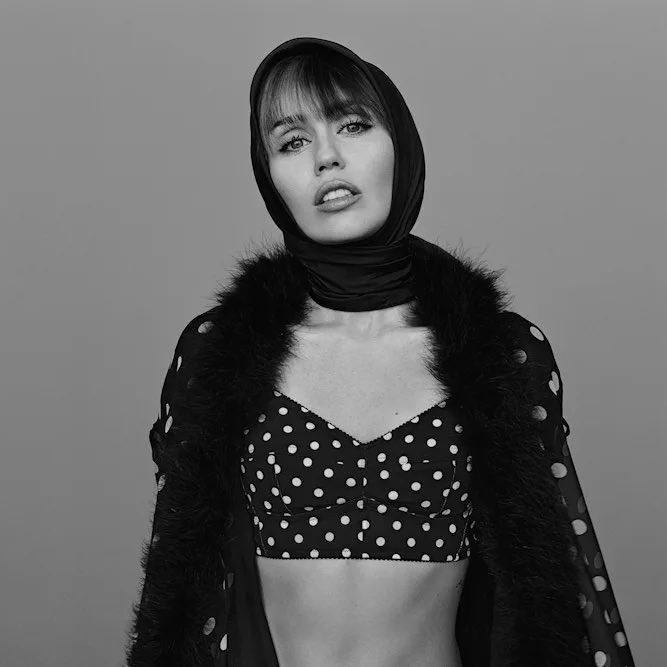 neileitte's tweet image. A miley a cara desse macaco aqui