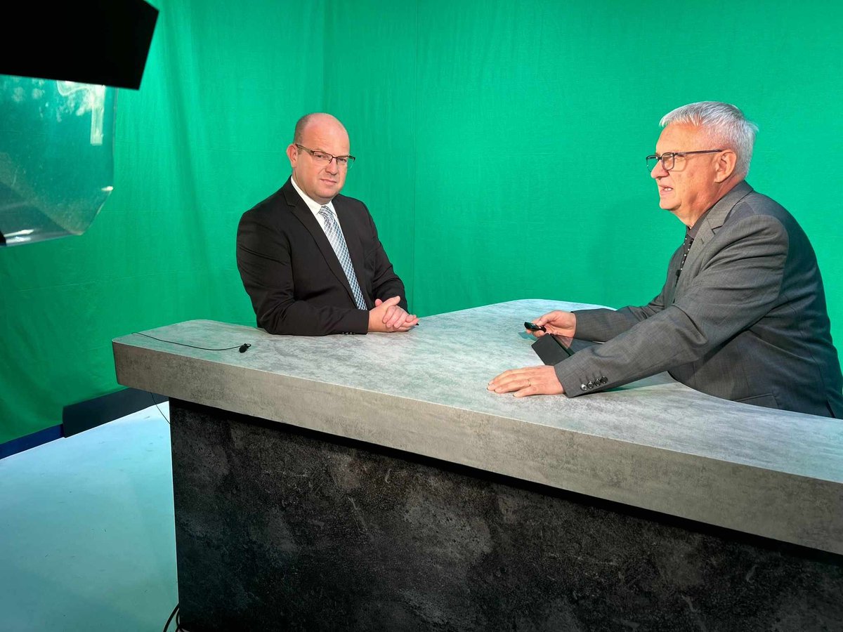 Nosilec liste #ZeleniSlovenije in aktualni evropski poslanec dr. <a href="/KGroselj/">Klemen Groselj</a> v intervjuju za Idrijske novice med drugim tudi o tem, kako ga nekatere ankete v Evropskem parlamentu umeščajo na 9. mesto med vsemi 705 evropskimi poslanci.

#ZeleniSlovenije #EUvolitve24