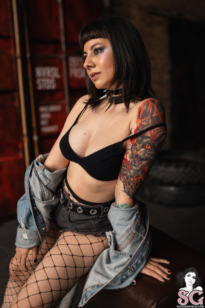 pesdusa's tweet photo. My debut set on @SuicideGirls just came out yesterday!👀 https://t.co/Q0pDW9GKK2
