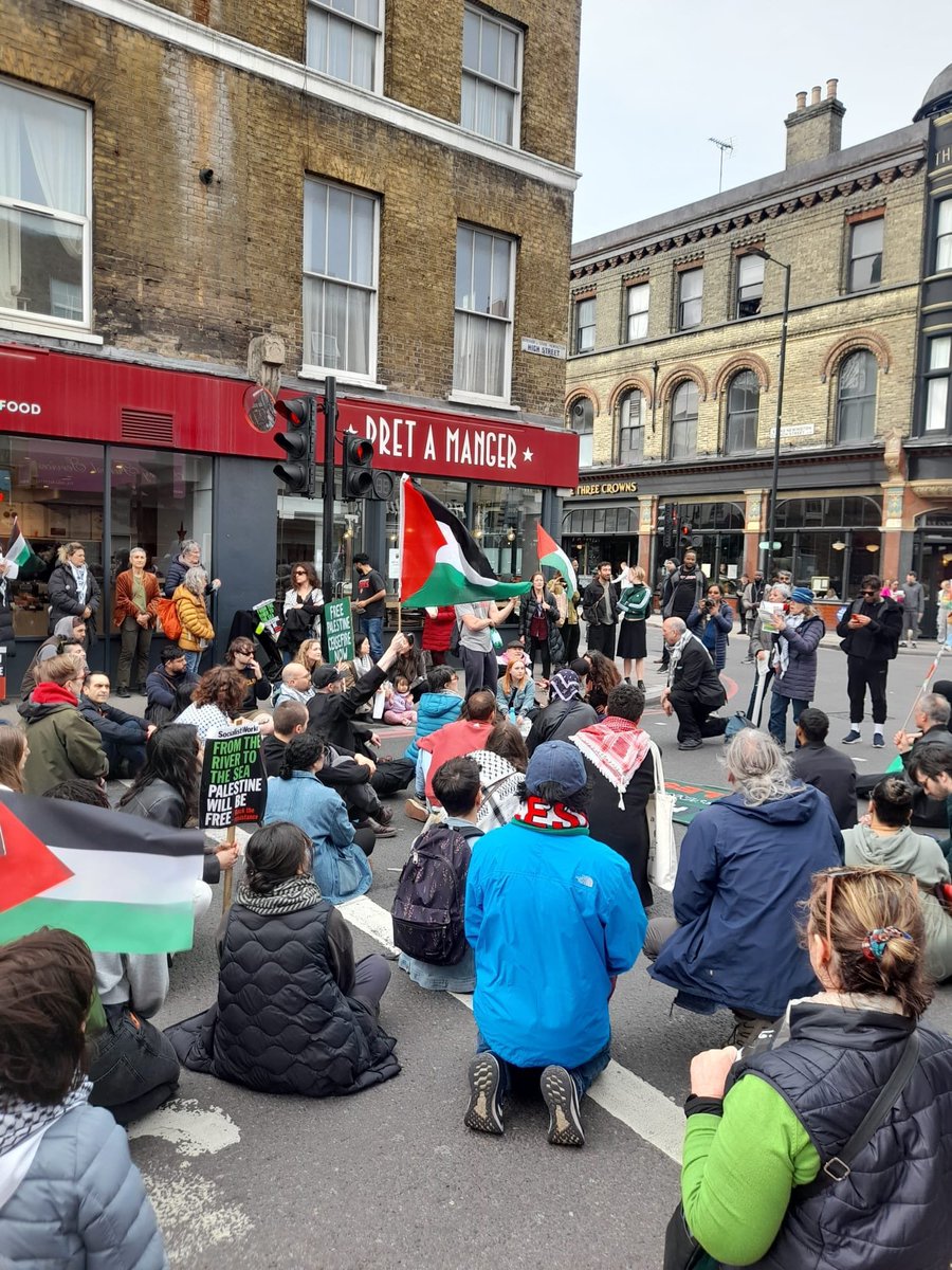 HackneyPSC's tweet photo. Success!
Protest works! 
Well done to Hackney activists who staged protest recently outside Pret A Manger in Stoke Newington and were planning more. https://t.co/NU6j29yhVF
