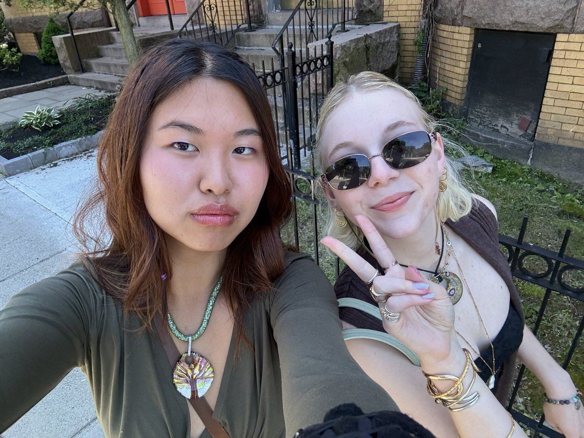 greeenngirl's tweet photo. We’re normal @floridabaeby https://t.co/f2rULsP2zj