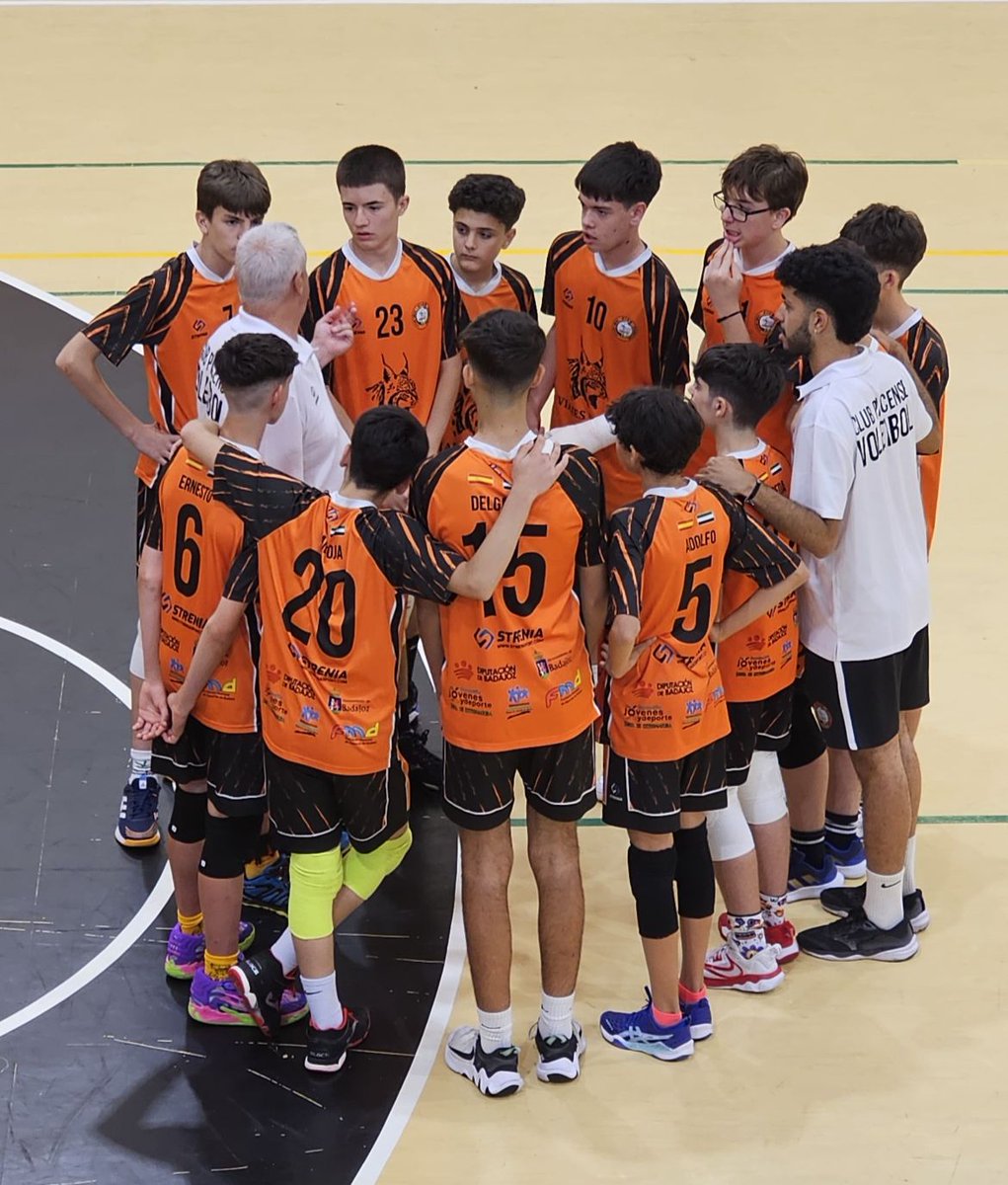 PacenseVoleibol's tweet photo. ¡🏐 1️⃣5️⃣ EN EL CAMPEONATO DE ESPAÑA! 🏅Queremos agradecer al @emeve_lugo por la fabulosa organización y el apoyo brindado. 
@ViajesLince @DipdeBadajoz @aytodebadajoz @FJyD @jovendeportEXT @PeredaCentro
#Voleibol #CampeonatoDeEspaña #Lugo #Equipo #Deporte #Orgullo #GraciasEmeve https://t.co/ypGYRmU8kI