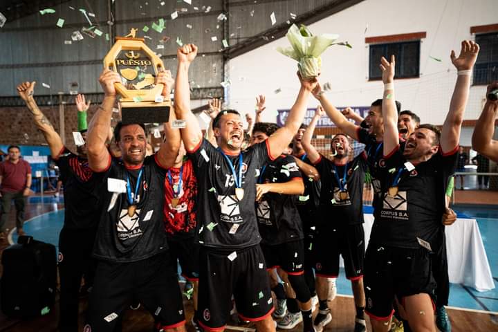 idendeportiva's tweet photo. #Handball 

En el Nacional de Clubes Adultos "C" que se disputó en Montecarlo, Misiones, Handball San Luis en el torneo masculino y Belgrano de Córdoba en el femenino se consagraron 🏆 por primera vez en su historia en la categoría mayores https://t.co/5fYtWmsuKg