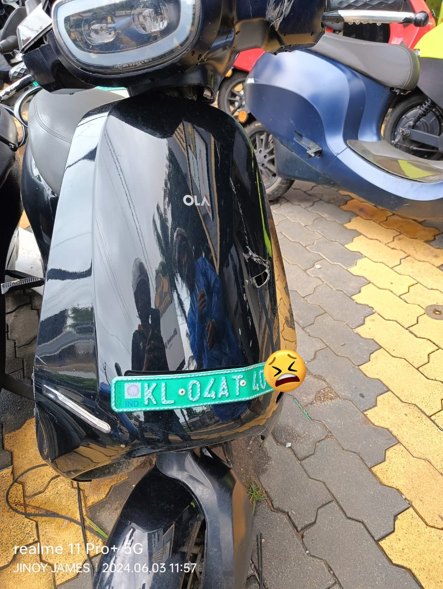 Aprameyapaniker's tweet photo. My insurance surveyer give the work order on 22 may It's been 2 weeks @OlaElectric  they didn't even touch my scooter now I regret to choose ola electric @OlaElectric  the service manager sumeer don't take calls that makes me travel 12 kms to know the updates https://t.co/5uWmWU1uUv