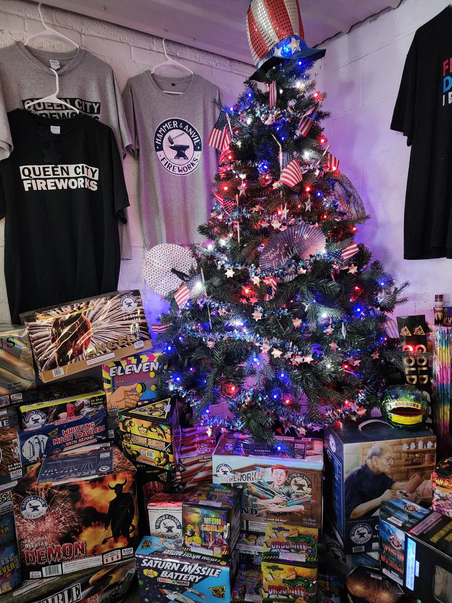 QCFireworks's tweet photo. Our Freedom Tree is a thing of real beauty! We are open all week 9-7 so stop on in and see us! #Fireworks #QueenCityFireworks #FreedomTree #HammerAndAnvilFireworks #Pyro #Pyrotechnics #ArthurRozziPyrotechnics #SmallBusiness https://t.co/ca7tUULfeb