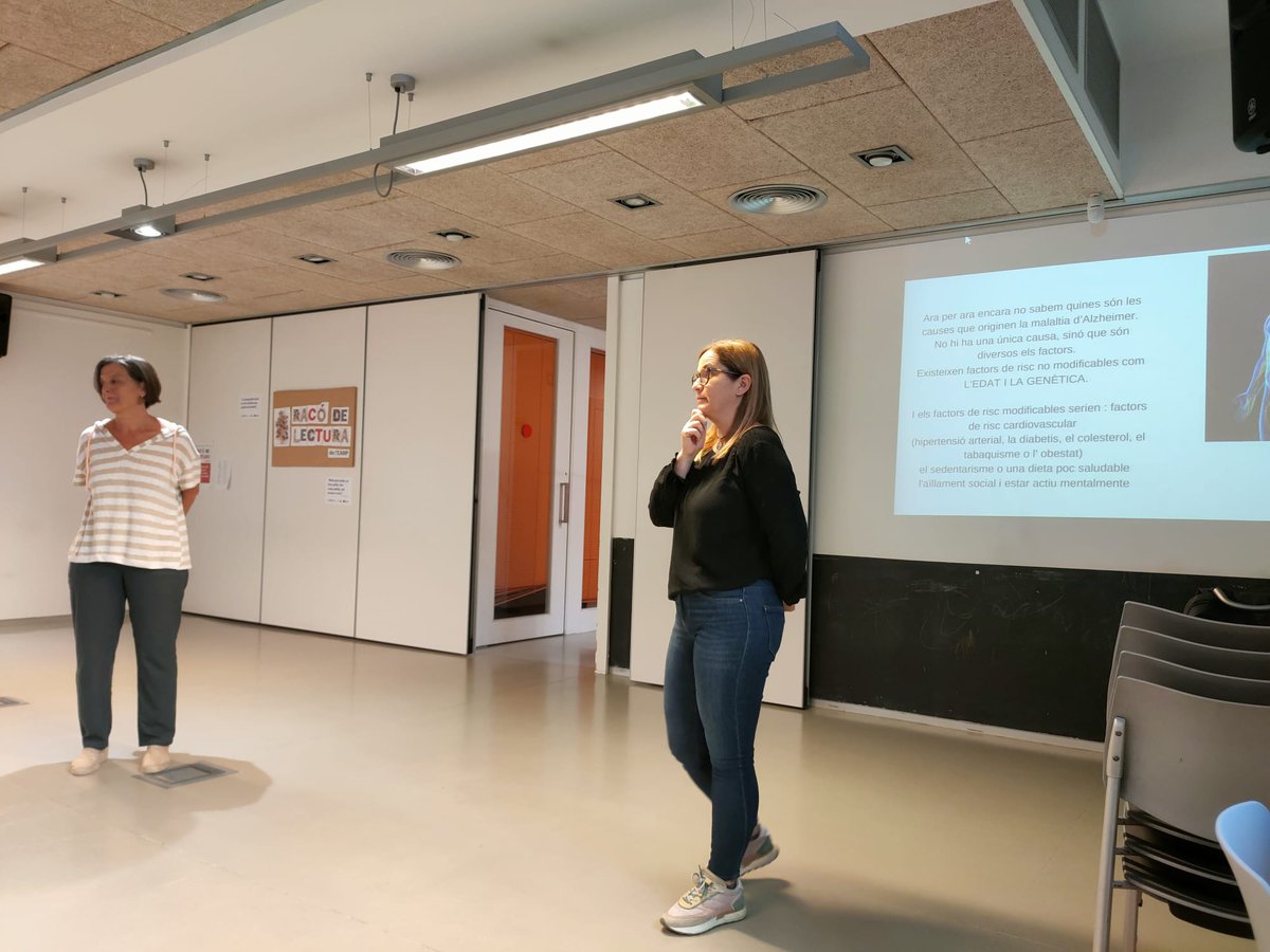 colivares72's tweet photo. Moltes gràcies als assistents pel seu interès i la seva participació a la Xerrada "Més enllà de l'oblit: abordant les demències", impartida per professionals de l'#EAPEncants del #CAPMaragall al @CasalEAMP. Se'ns ha fet curt! #Salutcomunitària https://t.co/htLQI4M5OA