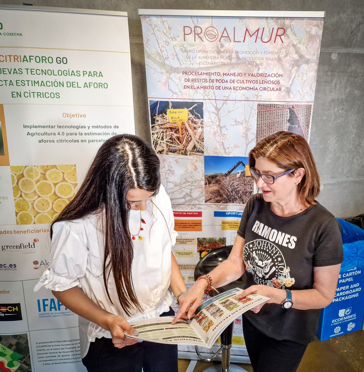 GOProalmur's tweet photo. #INNOVACIÓN El grupo operativo Proalmur II, el cual busca la optimización de los procesos de triturado de restos de poda y su manejo agronómico en explotaciones agrícolas de la Región de Murcia, en la jornada ‘Agrofuturo 2024’, organizada por la #CARM 👩‍🌾👨‍🌾 https://t.co/aMxOi7ab5A