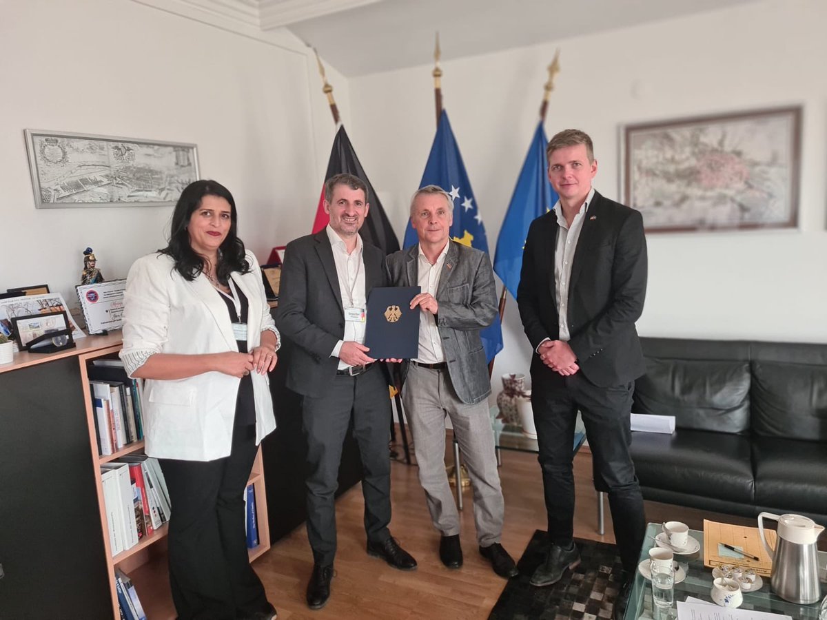 GermanAmbKOS's tweet photo. To strengthen the rule of law and prepare 🇽🇰 for @coe we will support Kosovo Law Institute’s/FOL’s joint project to improve access to justice in line with @coe standards. 🇩🇪 remains committed to bringing 🇽🇰 into the Council asap. Moving forward with ASMM will make this happen. https://t.co/BfK3U4OxVw