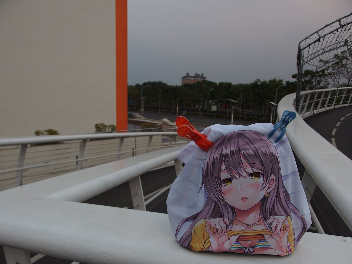zxc33010's tweet photo. 外拍 屏東市
萬年溪景觀橋
水原優老師,繪畫神楽坂紗蘭
#水原優 #神楽坂紗蘭 #RipLip #迷娘拾いました #屏東縣 #屏東市 https://t.co/CW0gx41iO0