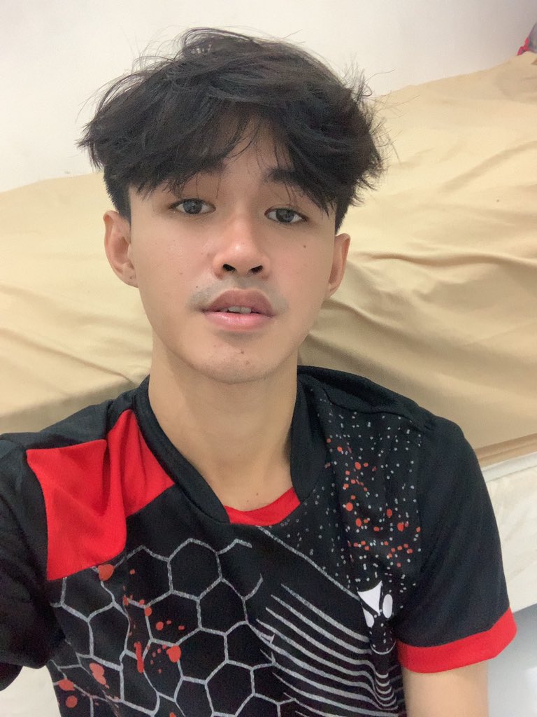 pratamaaputra__'s tweet photo. lari malem lebih capek🥵 https://t.co/U28fIbh182