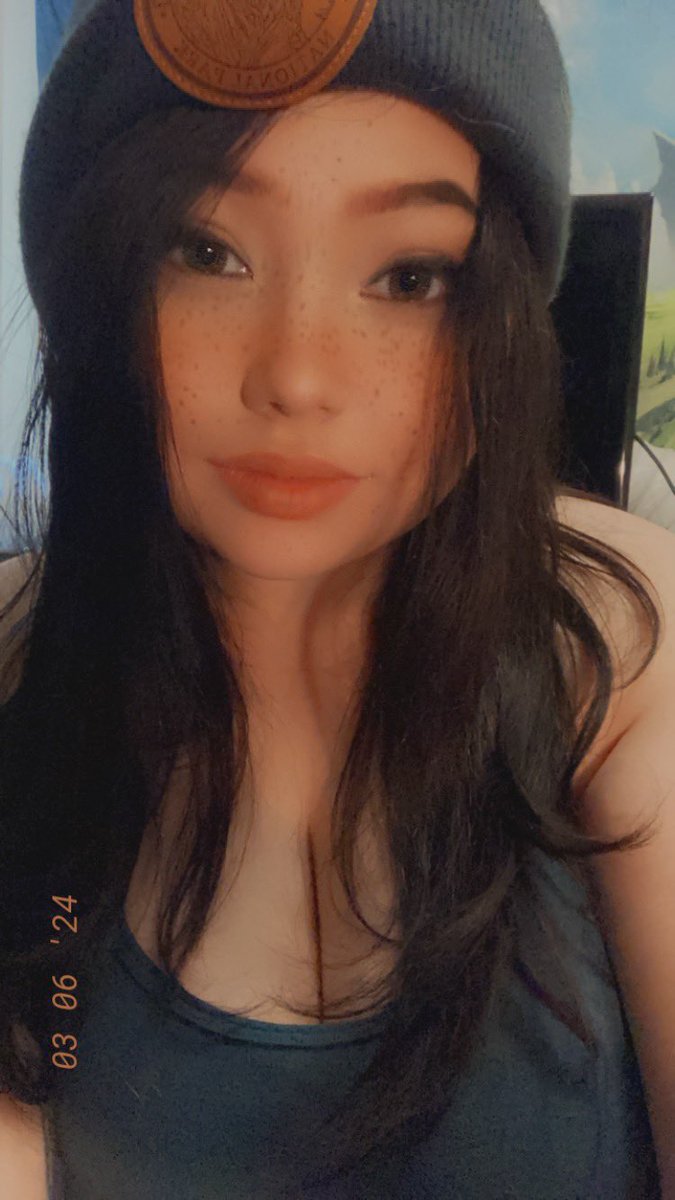 sprayflextape's tweet photo. Who’s your celeb look alike? (Happy Monday!) https://t.co/1pXUgUybrQ
