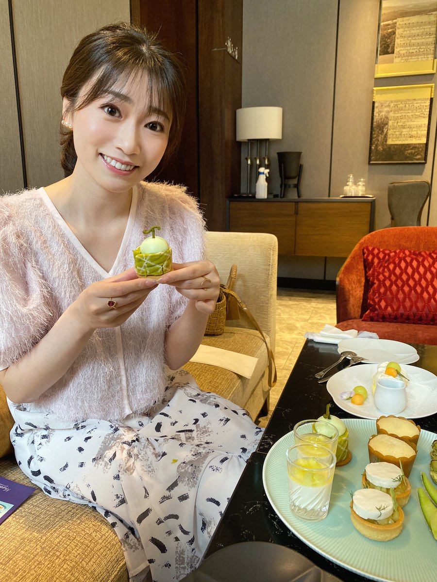 mayu_okabe's tweet photo. 週末はメロンランチへ🍈
メロンに囲まれて幸せでした🤤
今週は設立の面談。事業の内容やビジョンについて、色々とお話できることがとても勉強になります😊 https://t.co/BVBK0LVc0Q