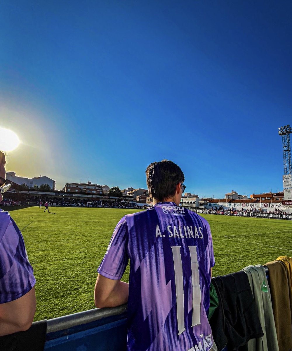 Aún sigo asimilando lo vivido ayer en La Constitución (Yecla). No hay nada más bonito que vivir el ascenso de un equipo humilde en el que además juega uno de mis mejores amigos, mi Salinas, mi hermano 🫶🏻
