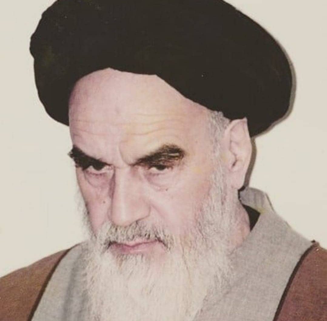 zainab_mirza28's tweet photo. Imam Khomeini (r.a),
He is the man who brought world 'Supper powers' down on their knees.

Aye Khomeini teri tasbih ke dano ki qasam, Kufr ko aaj bhi Wilayat e faqih se dar lagta hai.🇮🇷✊ #khomeiniForAll 
#DeathToAmrika 
#DeathToIsrahell https://t.co/wamfgBhX1c