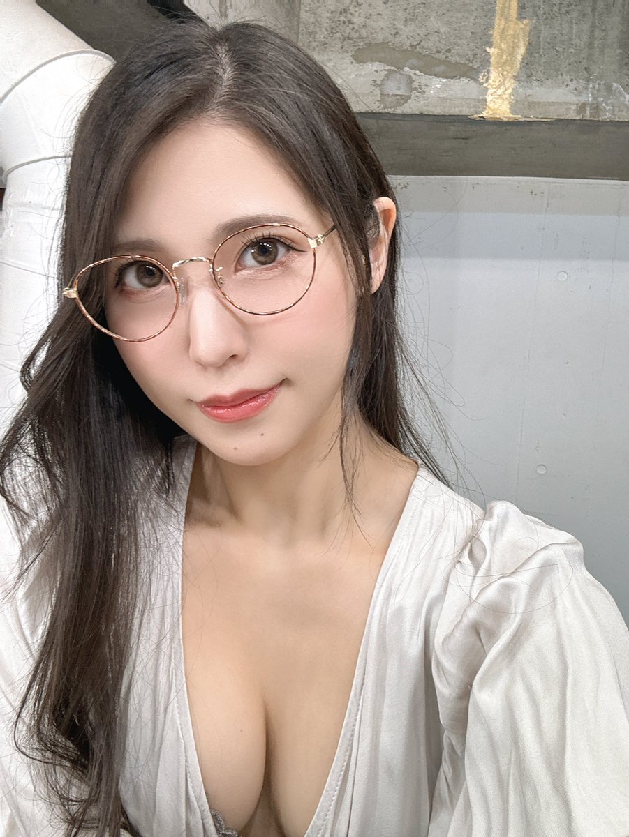 Kyou_ka_1102's tweet photo. 一緒にえ♡ちなお勉強する？👓💕 https://t.co/eKvBHy1THR