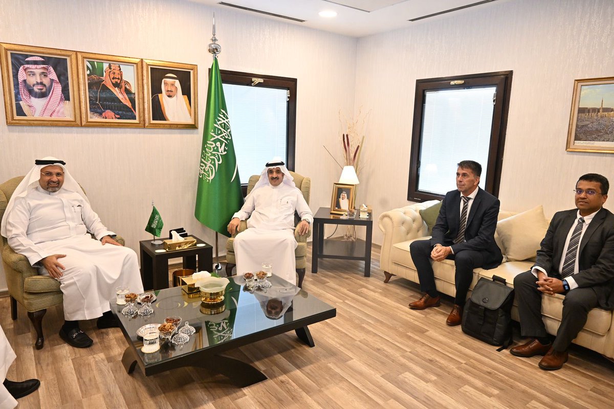 KSAembassyTN's tweet photo. استقبل سفير خادم الحرمين الشريفين لدى الجمهورية التونسية الدكتور عبدالعزيز بن علي الصقر بمقر السفارة، وفد بوابة البحر الأحمر برئاسة السيد/ حمدي ناظرة والوفد المرافق له https://t.co/SAnvOhV2NL