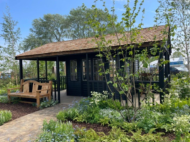 Palmertimber's tweet photo. Great to see Palmer Timber represented at this year’s Chelsea Flower Show.
Our cladding and cedar shingles look stunning on these buildings.

#ChelseaFlowerShow
#CFS2024
#GardenDesign
#TheMalvernCollection
#BlueForest
#christaylofoto
#cedar
#cladding
#timberbuildings
#shingles https://t.co/o96iYjvXV5