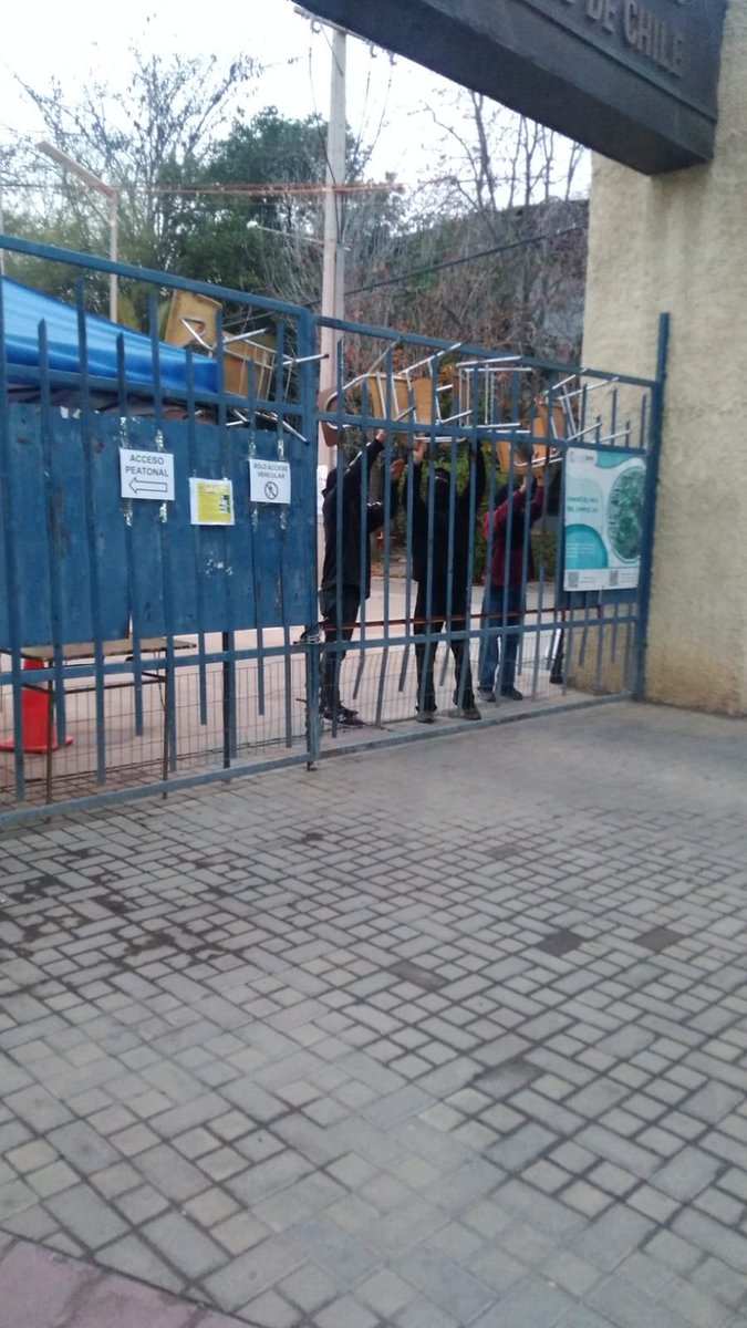 bioBlogia's tweet photo. #Petitorio
Requerimos una revisión y reparación de las sillas pues presentan fallas como: tornillos sueltos, respaldos rotos, y ausencia de mesas.
Las sillas: https://t.co/oZyii4eUvJ