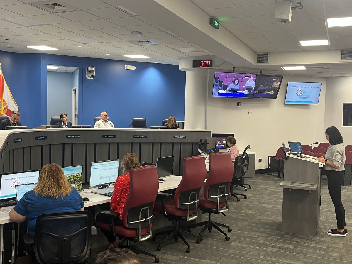 ManateeGov's tweet photo. Due to the continued hot and dry weather, the Manatee County Board of County Commissioners voted this morning to impose a ban on all outdoor burning and the use and discharge of fireworks and sparklers in the county, now through June 10: https://t.co/c4xXQgTskd https://t.co/eGnW6h5akc