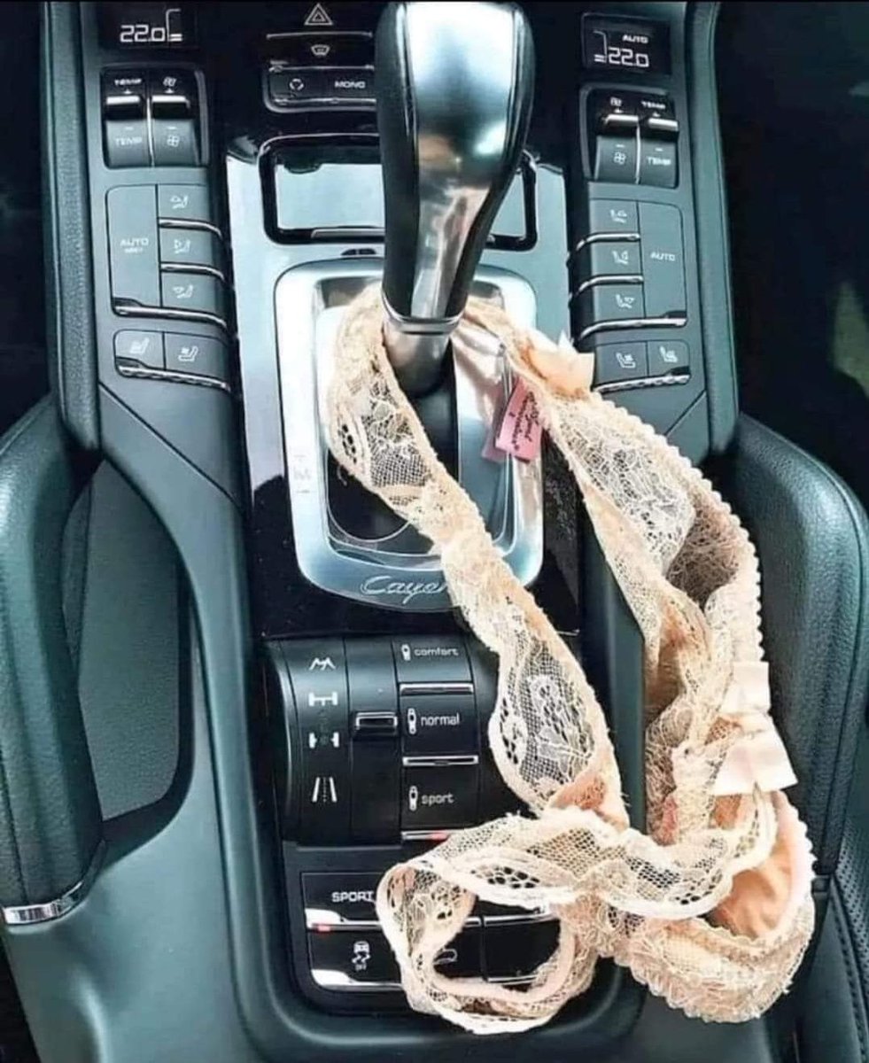 missme7162's tweet photo. When I decorate his truck https://t.co/7hPtCkL63p