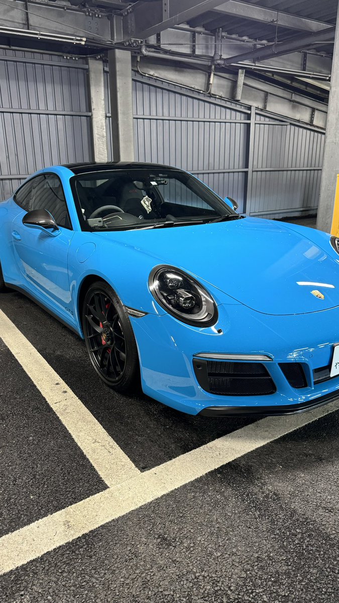 kkz525's tweet image. スマホスタンドつけたままカメラ起動しててさりげなく撮ってみたらなんかいいかんじの撮れた️🩵

#ポルシェ #Porsche #991gts #カレラ #gts #車好きと繫がりたい #水色向上委員会