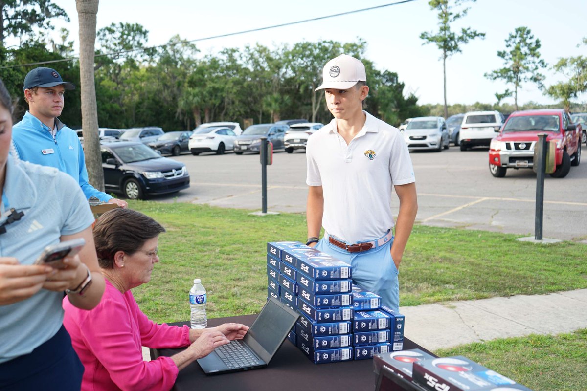AJGAGolf's tweet photo. Starting with a bang! 💥

The juniors are registered and ready for their shotgun practice round at the #ParrisIslandJr. https://t.co/gIvpvP90rv